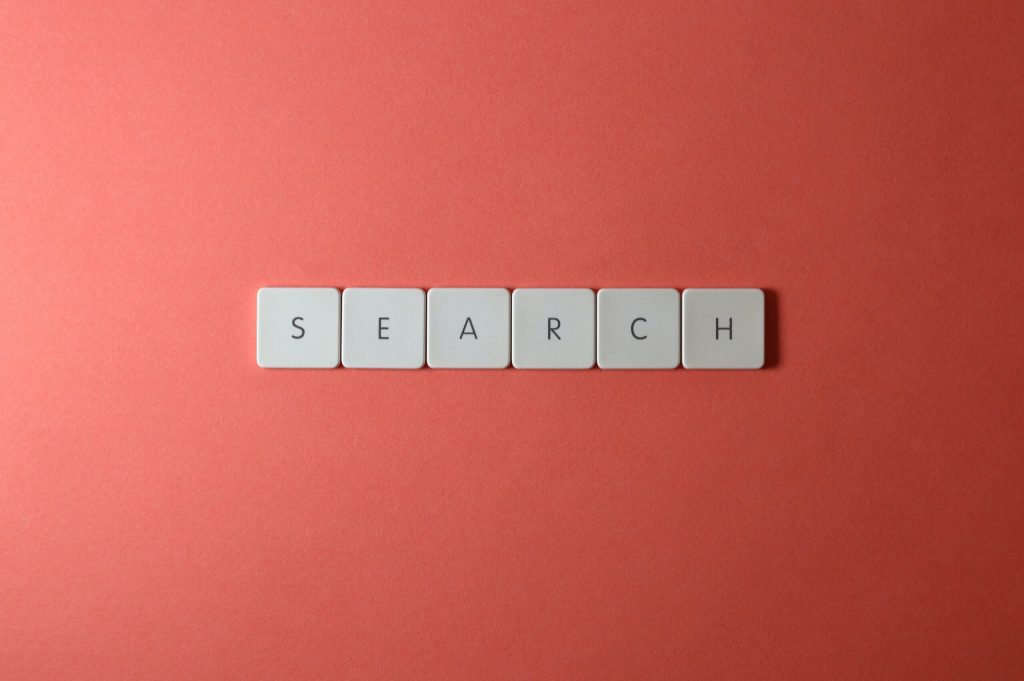 Palavras-chave: peças formando a palavra search