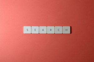 Palavras-chave: peças formando a palavra search